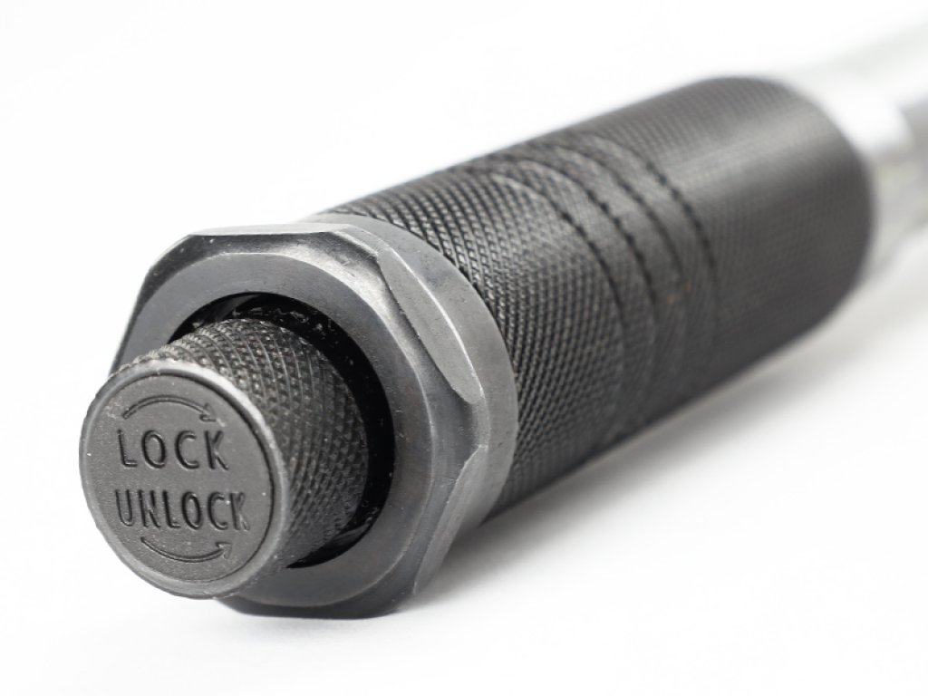 Momentový klíč 28-210 Nm, 1/2" + nástrčné klíče 17, 19 a 21 mm + prodloužení 125 mm, kalibrační certifikát