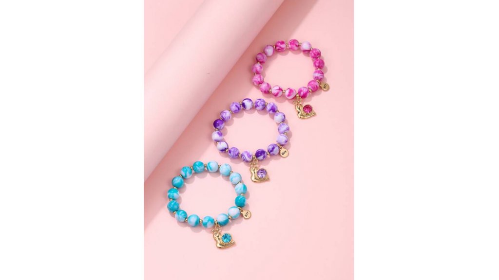 Children's bracelet with snail pendant