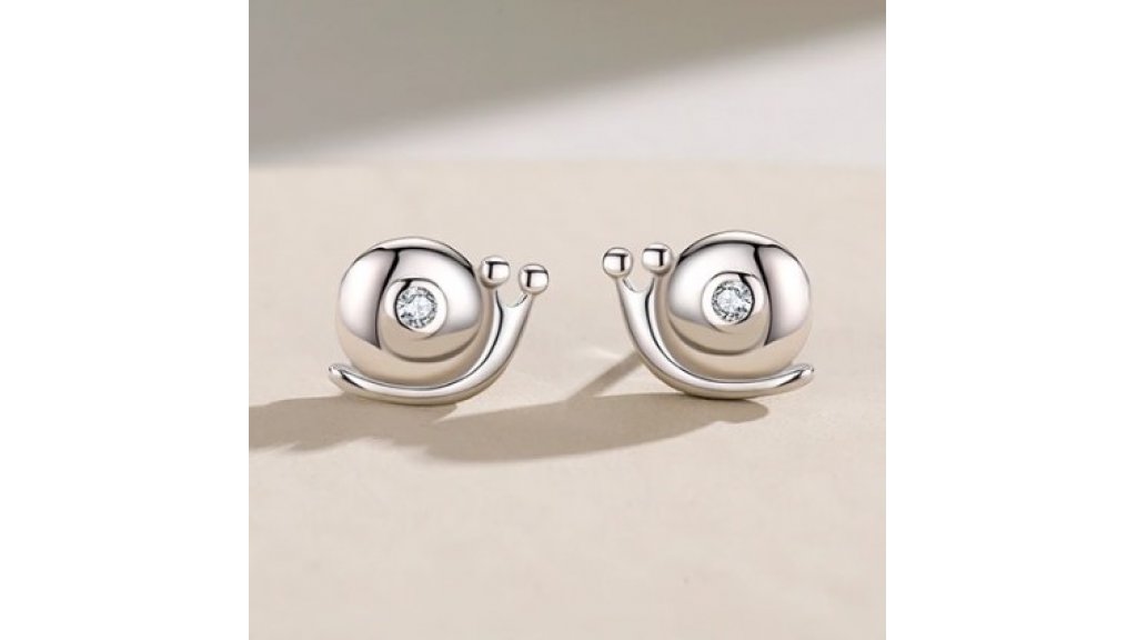 Silver snail earrings with zircon