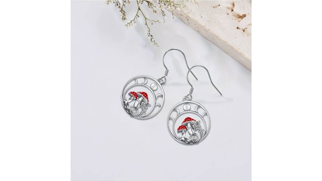 Round snail earrings with toadstools