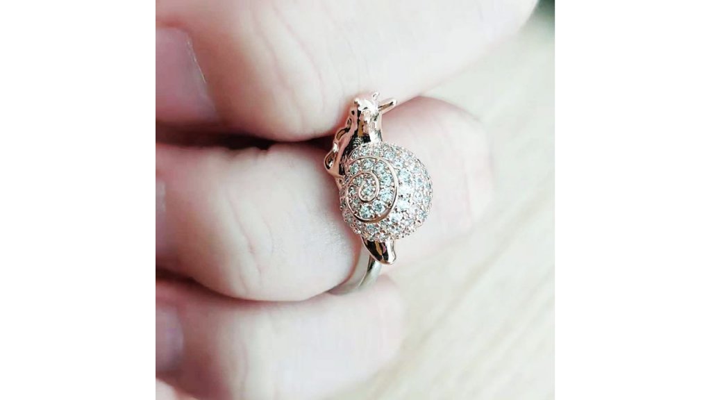 Snail ring with zircons, adjustable size