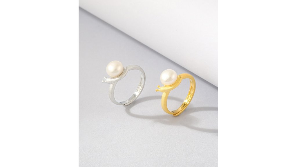 Silver snail set of jewelry with pearls