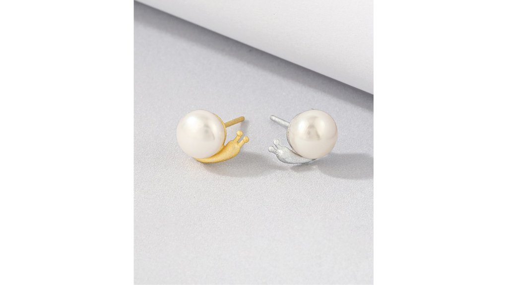 Silver snail set of jewelry with pearls