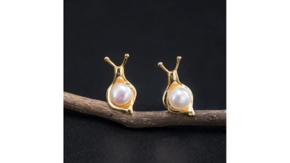 Orecchini in argento con perle a chiocciola 