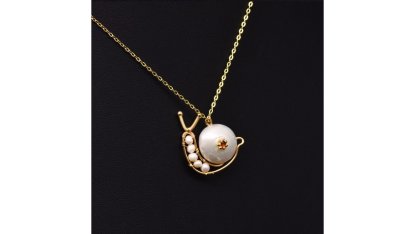 Stříbrný náhrdelník šnek s perlami, handmade