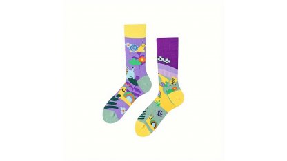 Fröhliche grün-gelb-lila Socken mit Schnecken