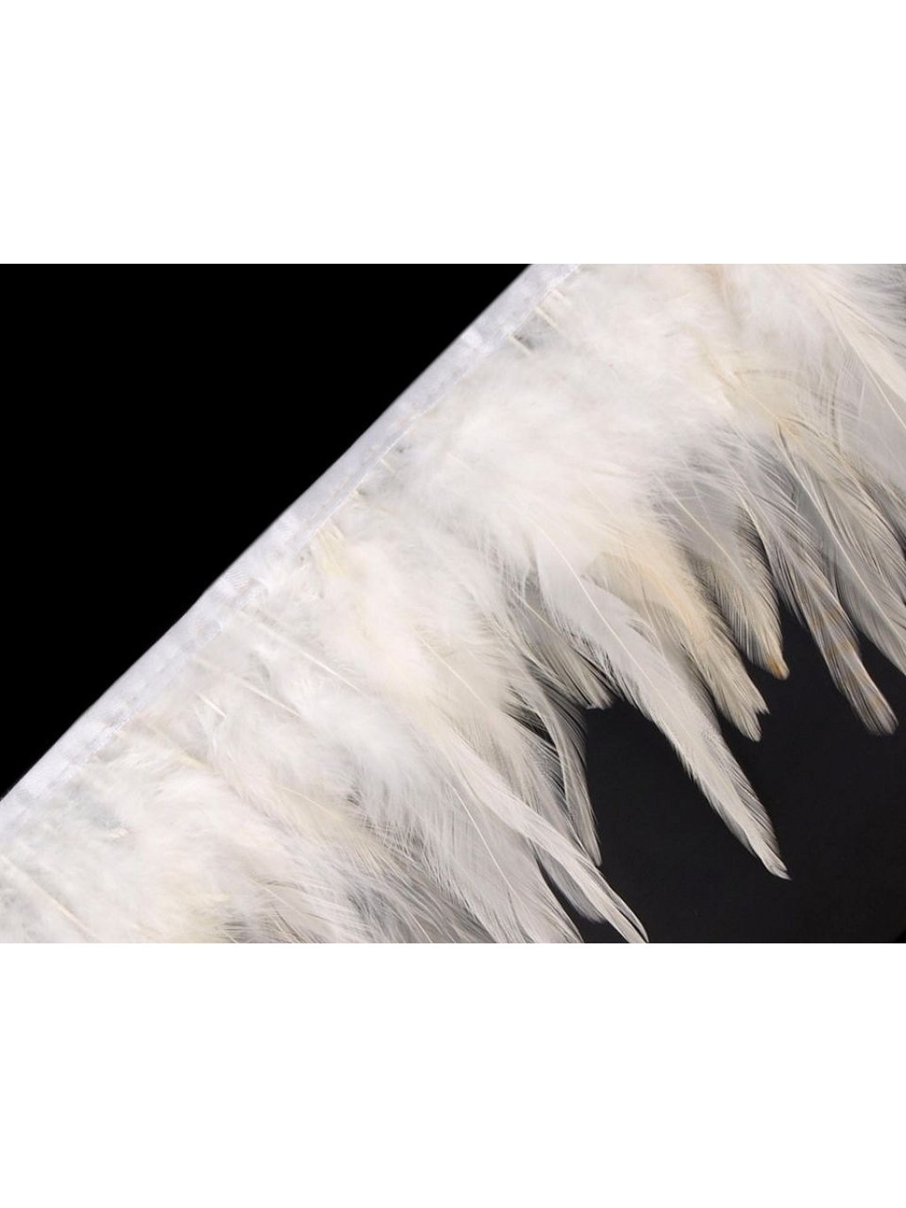 Prýmek - kohoutí peří bílé šíře 12 cm