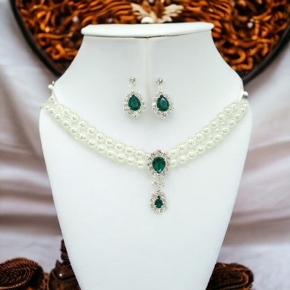 the crystal set DIANA with pearls