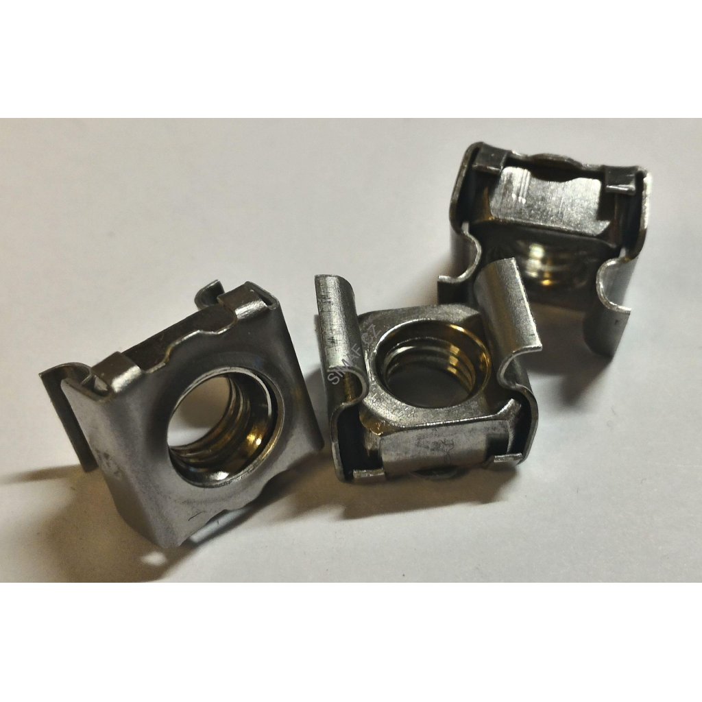 Matice v kleci M6 pro díru 8,3x8,3