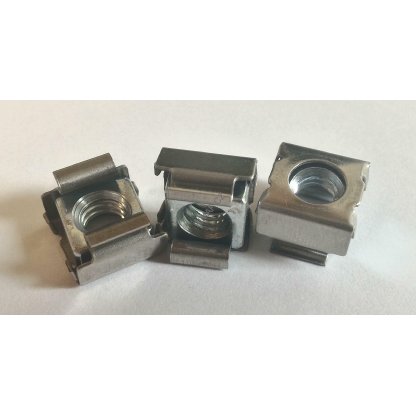 Matice v kleci M5 pro díru 8,3x8,3