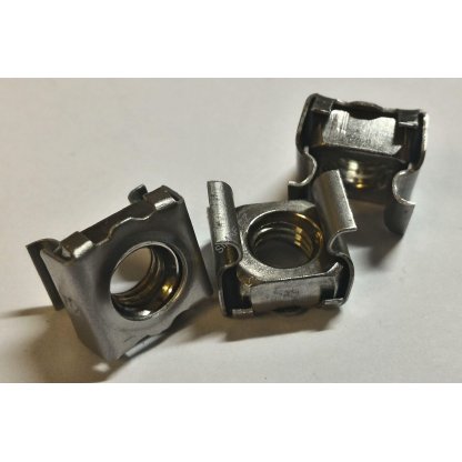 Matice v kleci M5 pro díru 8,3x8,3