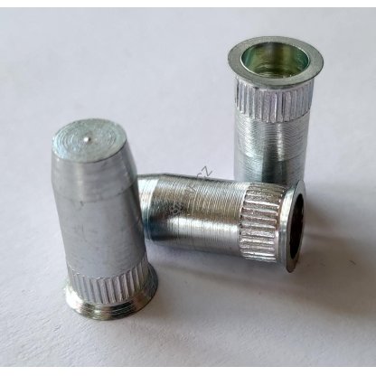 Nýtovací matice M5 SERBLOC