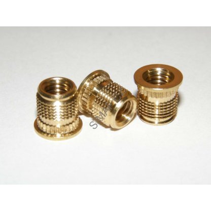 Zálisek do plastu typ THC M2x4