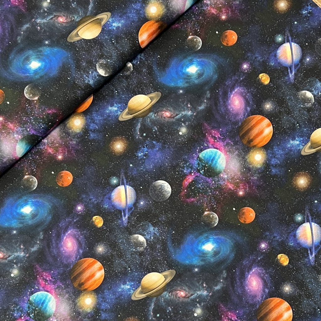 Planety a galaxie na černé