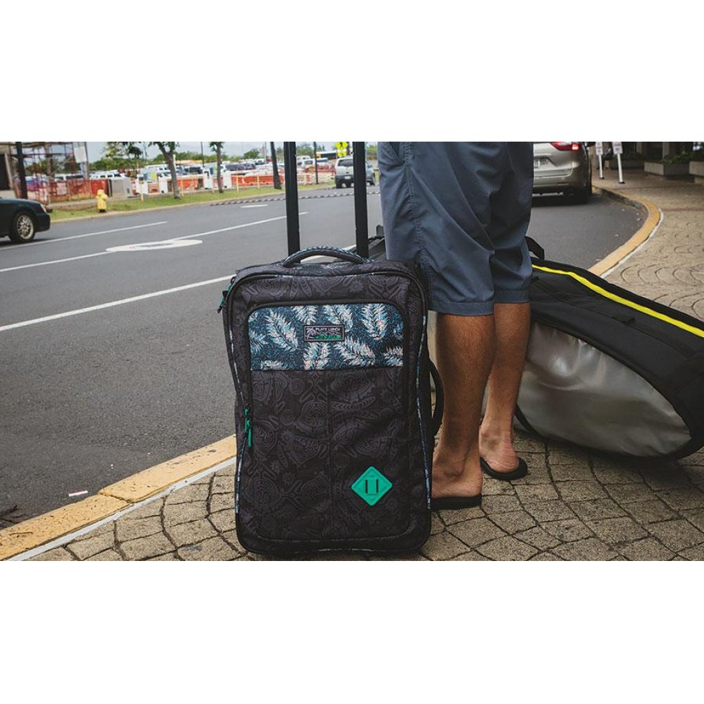 cestovní taška Dakine Carry On Roller 42L Black 2020