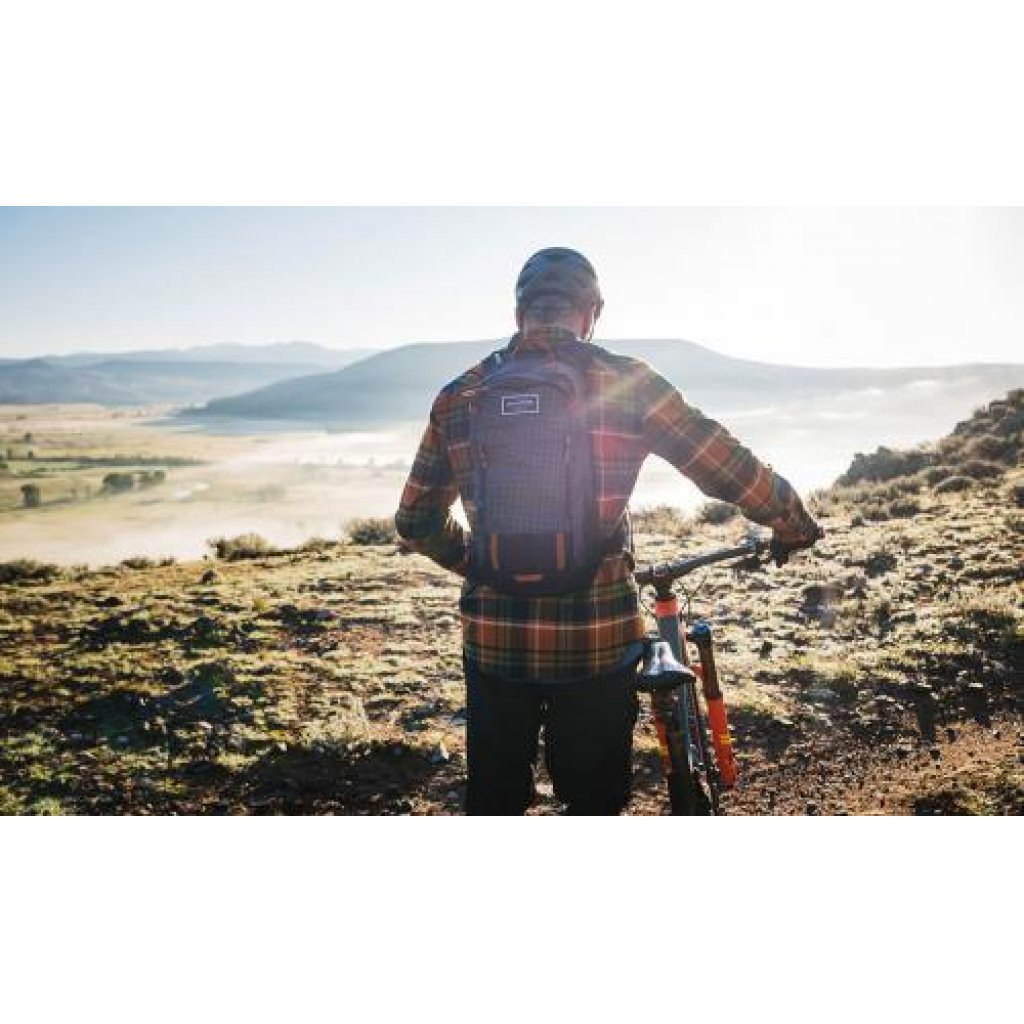 dakine syncline 16l review