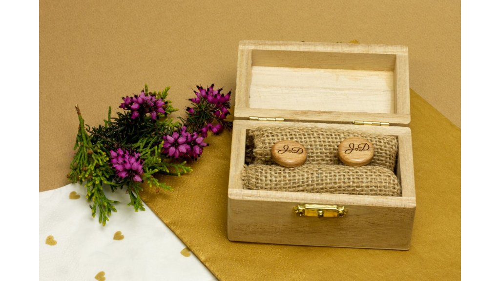 Dřevěná truhlička na prstýnky s vlastním textem