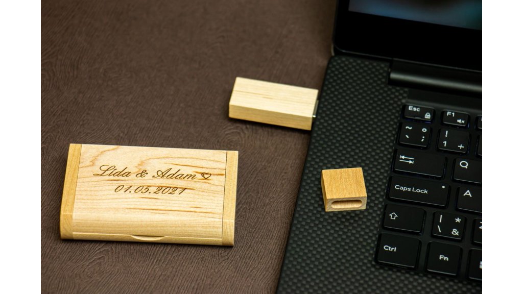 Dřevěný flashdisk 128 GB USB 3.0 s gravírováním