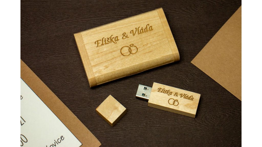 Dřevěný flashdisk 128 GB USB 3.0 s gravírováním