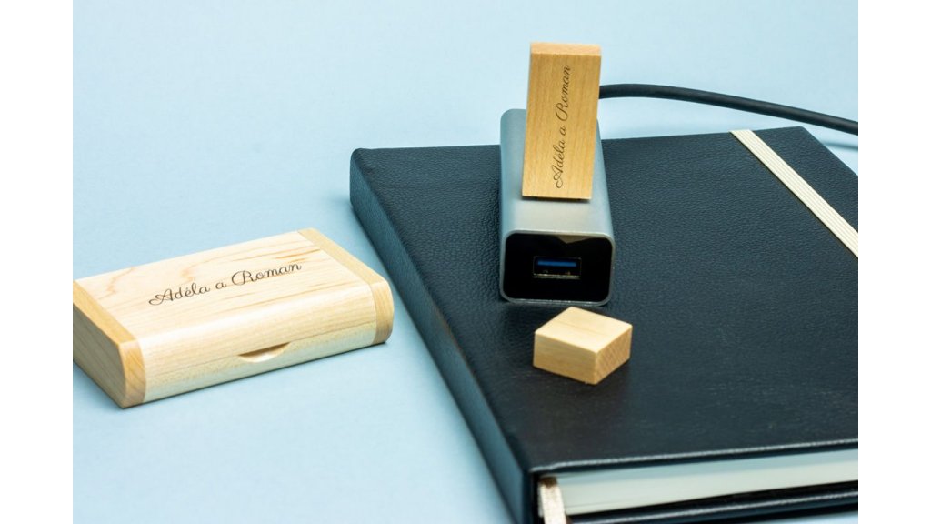 Dřevěný flashdisk 128 GB USB 3.0 s gravírováním