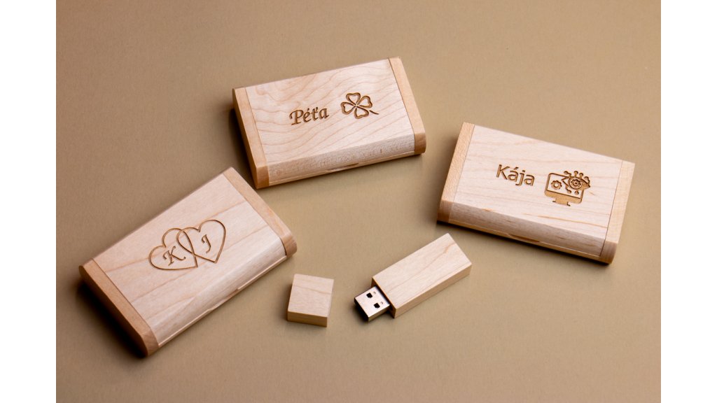 Dřevěný flashdisk 128 GB USB 3.0 s gravírováním