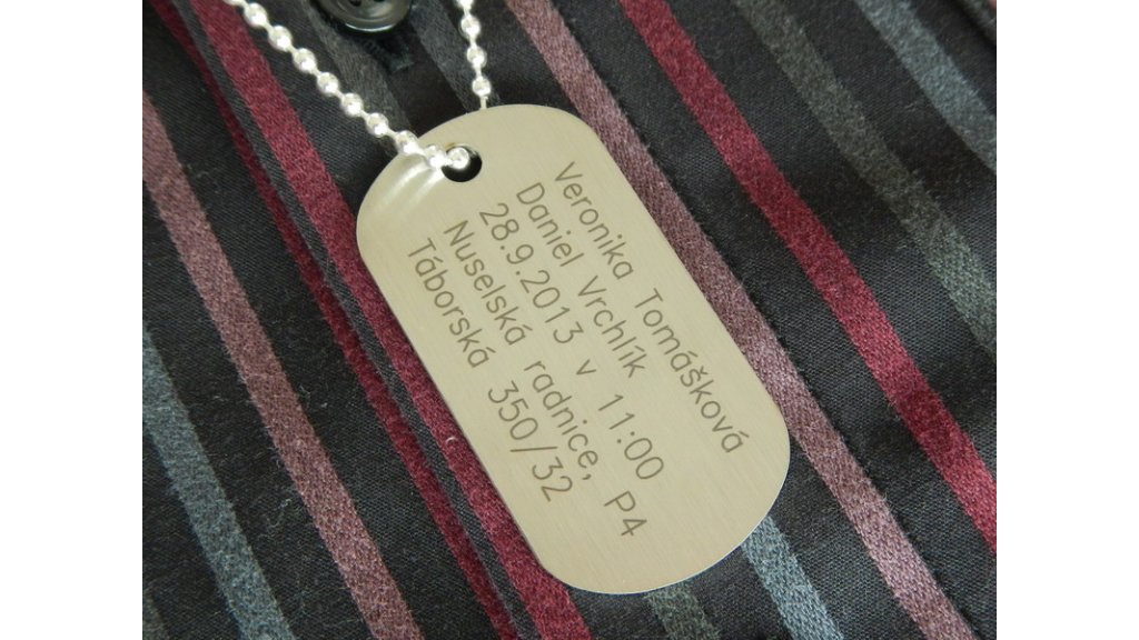 Originální svatební oznámení Dog Tag