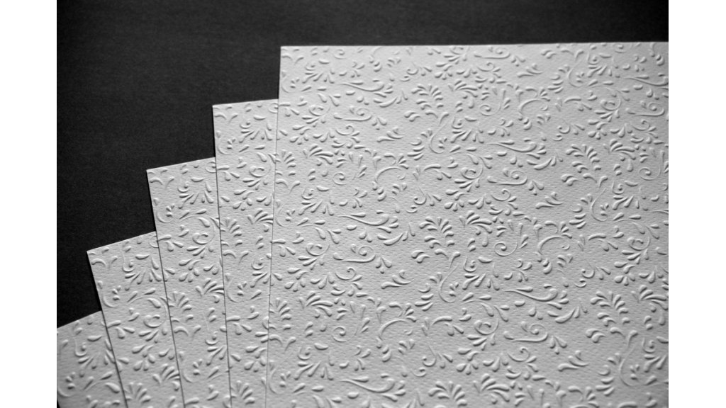 Ozdobný embosovaný papír - bílý A4