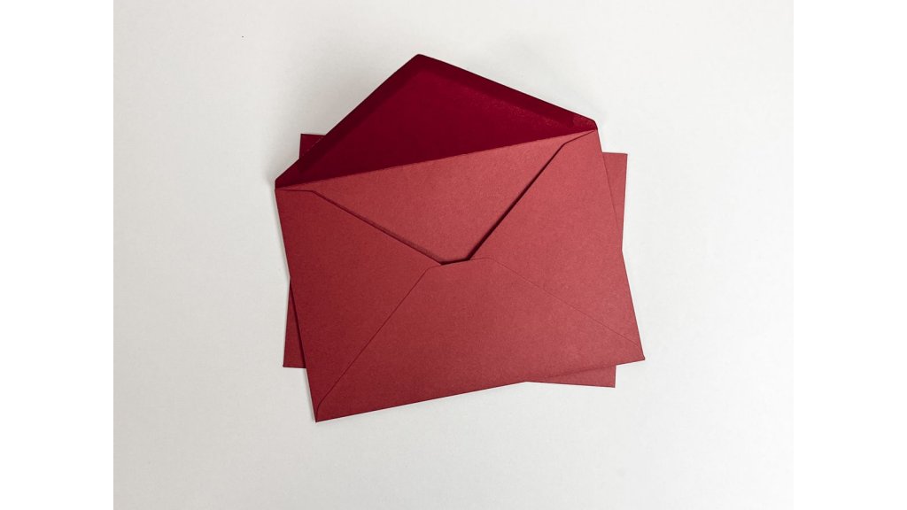 Silné obálky na svatební oznámení velikosti A6 - tmavě červené