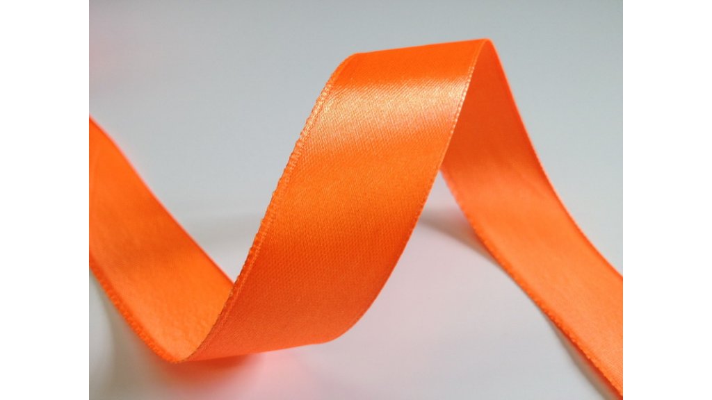 Svítivě oranžové saténové stuhy - 22 m / 2,5 cm