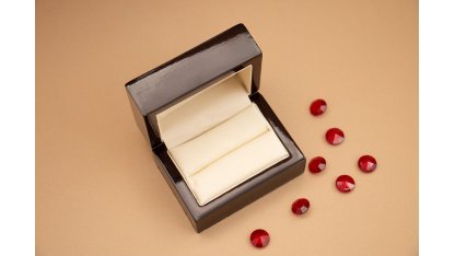 Luxusní krabička na prsteny s gravírováním