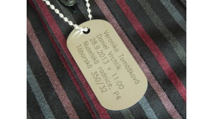 Originální svatební oznámení Dog Tag