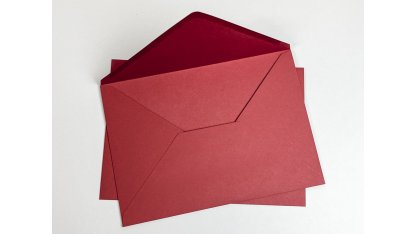 Silné obálky na svatební oznámení velikosti A5 - tmavě červené