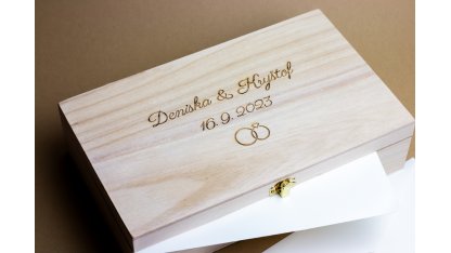 Velká dřevěná truhla na svatební přání s vlastním textem 2