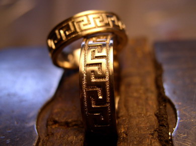Zakázková výroba snubních prstenů ze zlata s matováním