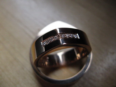 Zakázková výroba snubních prstenů z palladia s diamanty