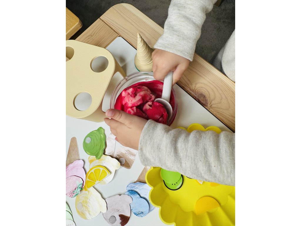Dětská naběračka na zmrzlinu – ideální pro sensory play