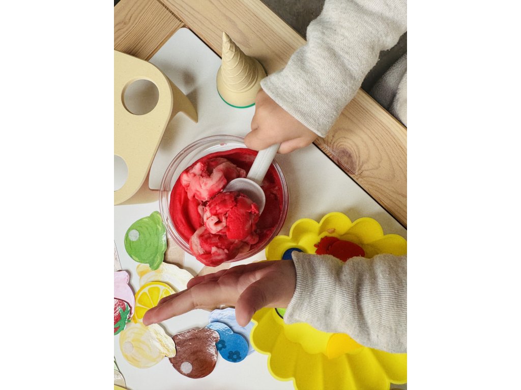 Dětská naběračka na zmrzlinu – ideální pro sensory play