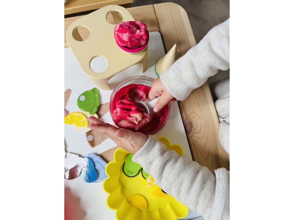 Dětská naběračka na zmrzlinu – ideální pro sensory play