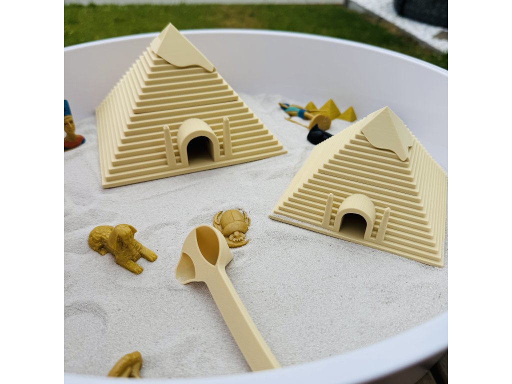 Pyramida s odklápěcí střechou