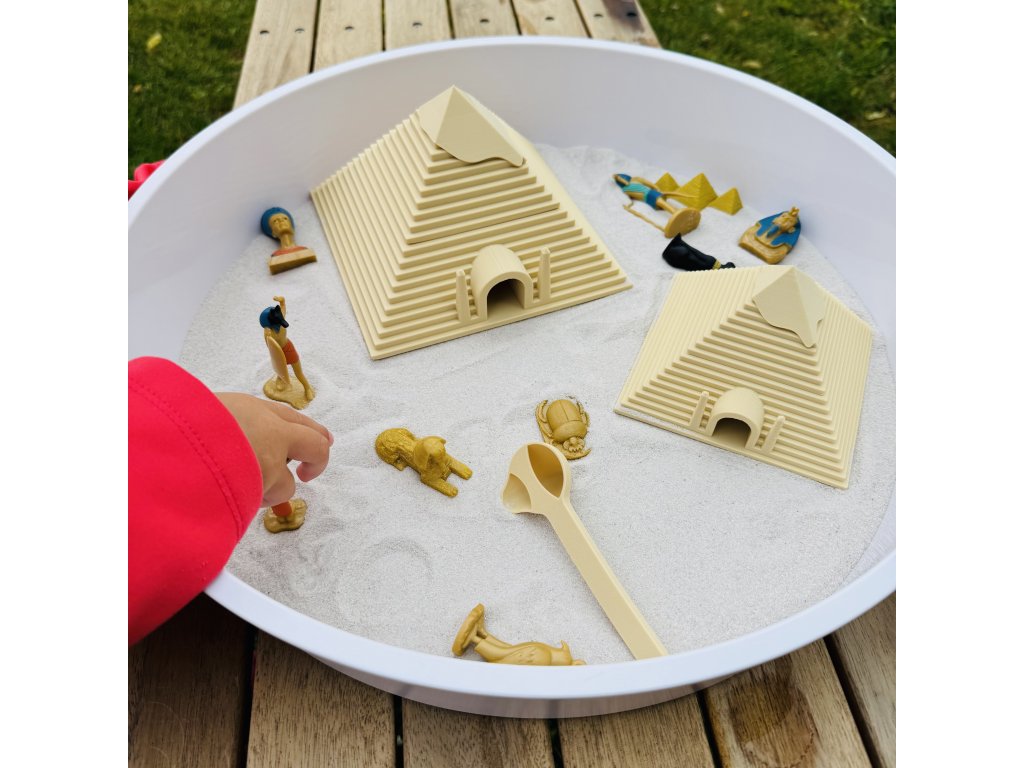 Pyramida s odklápěcí střechou