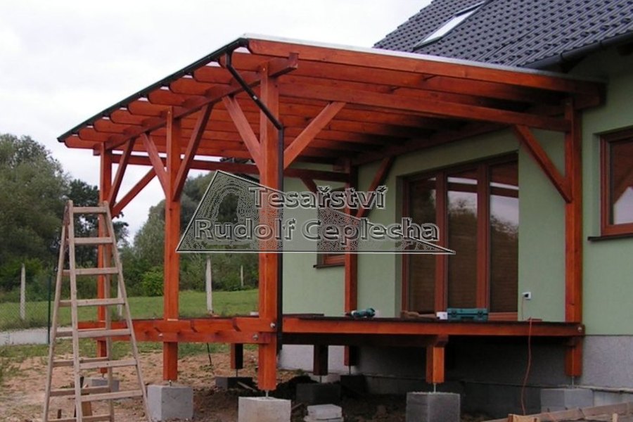 Realizace zakázkového terasového zastřešení s dřevěnou podlahou, Chotíkov, foto 2
