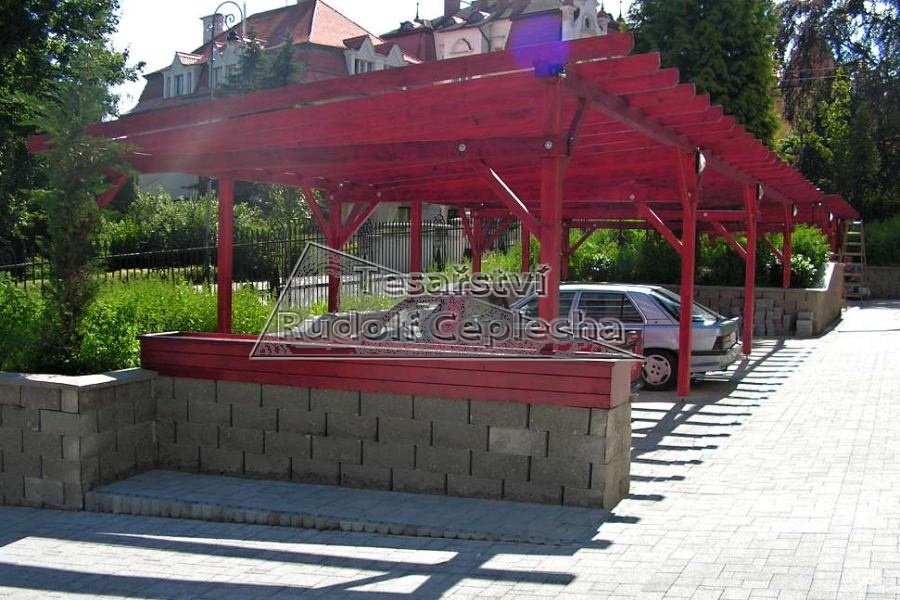 Realizace zakázkových pergol pro stání aut, Karlovy Vary, foto 2
