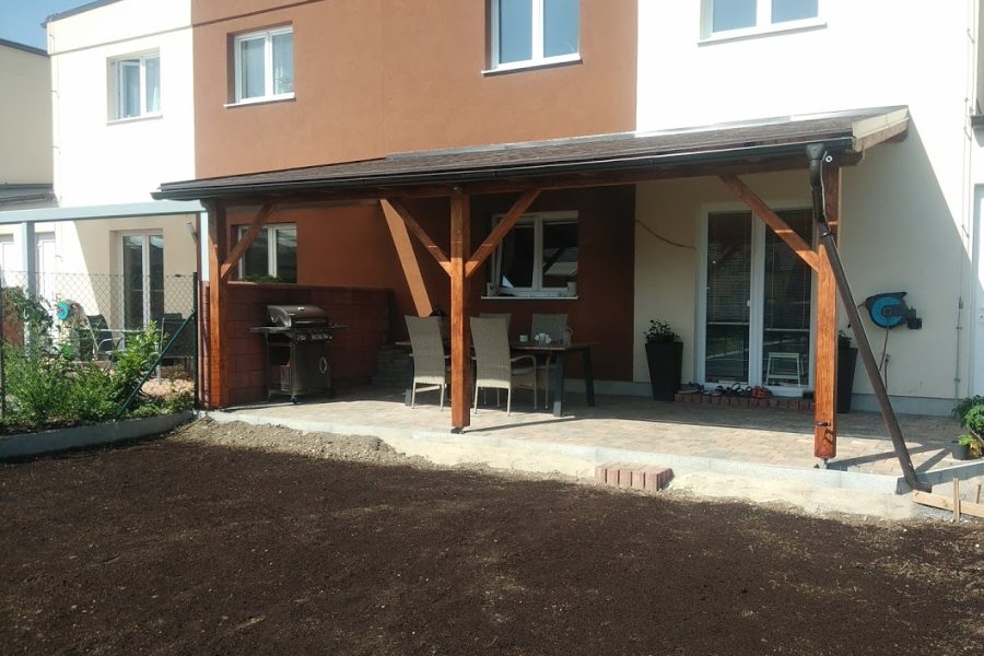 Realizace zakázkového terasového zastřešení u rodinného domu, Vochov u Plzně, foto 2