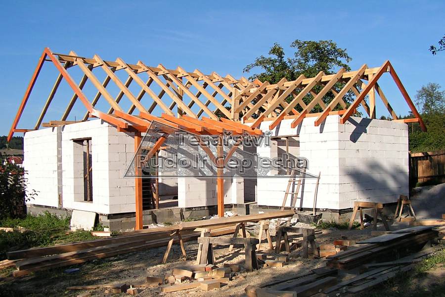 Realizace střešní konstrukce rodinného domu Horní Kamenice, foto 1