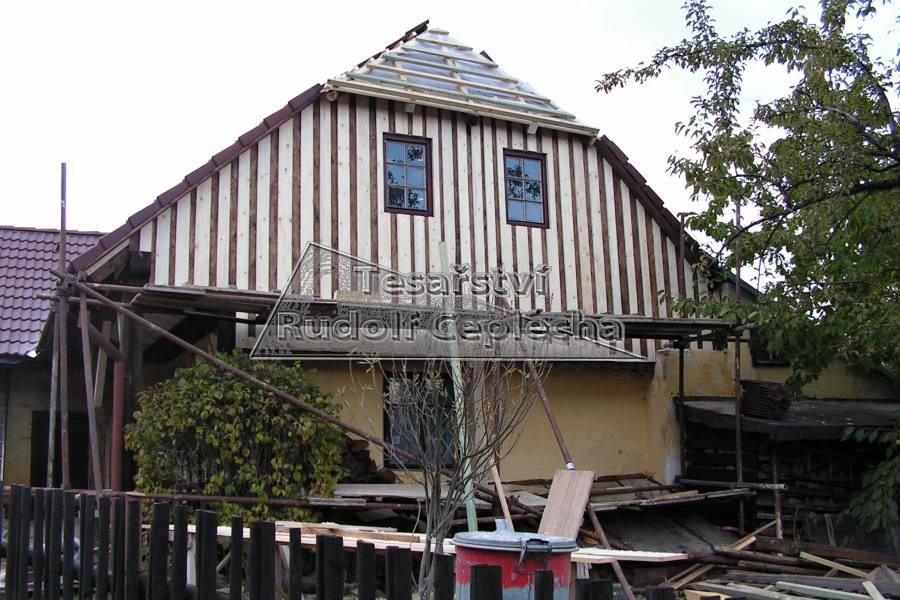 Oprava střešní konstrukce staré chalupy a oprava dřevěného šťítu, Nezdice na Šumavě, foto 3