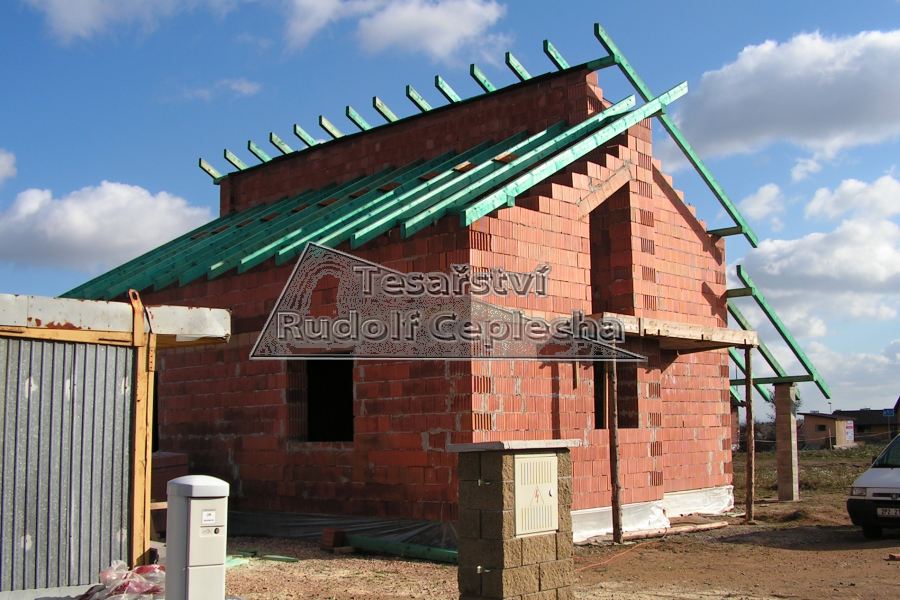 Realizace střešní konstrukce rodinného domu, Vejprnice, foto 2