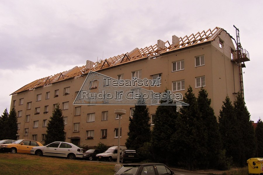 Realizace střešní konstrukce bytového domu, Štěnovice u Plzně, foto 1