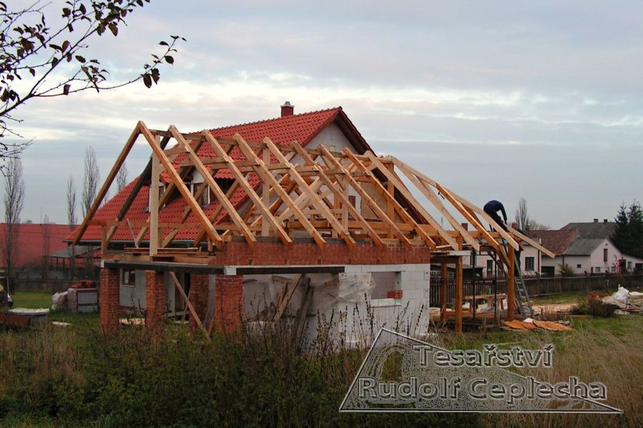 Realizace dřevěné konstrukce přístavby u rodinného domu, Netunice, foto 2