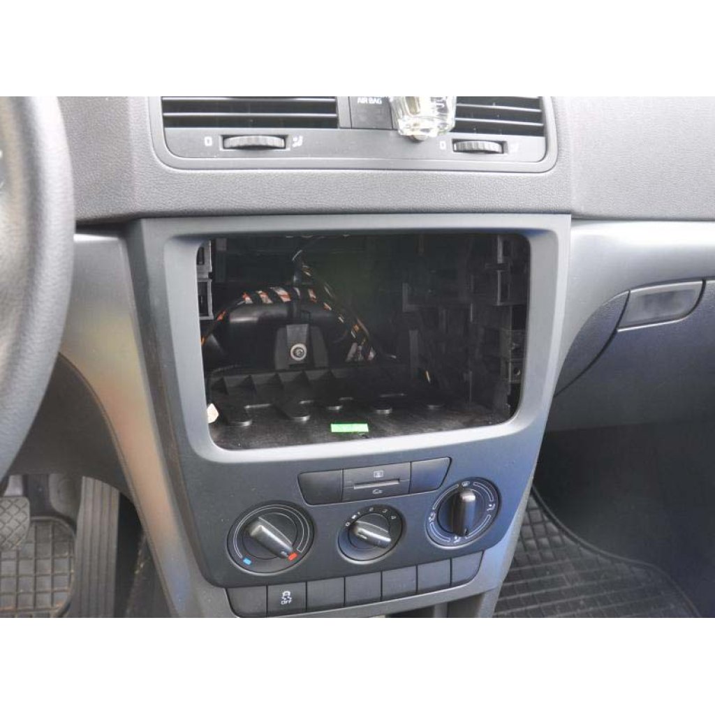2ISO Škoda Oct. Fabia 2007-, Yeti 09-, Roomster, Superb,VW Golf V 03-, Touran 03-, Passat 05-
