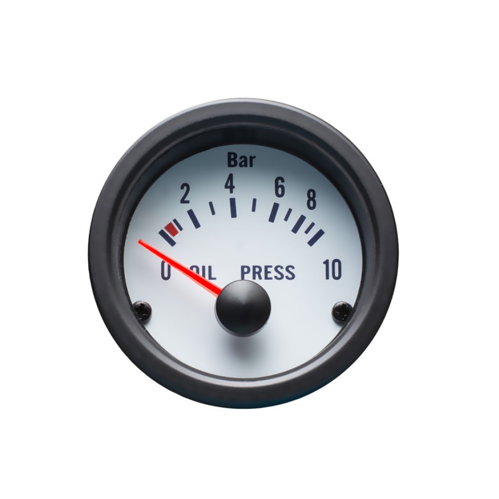 Autogauge palubní přístroj - tlak oleje s bílým podkladem